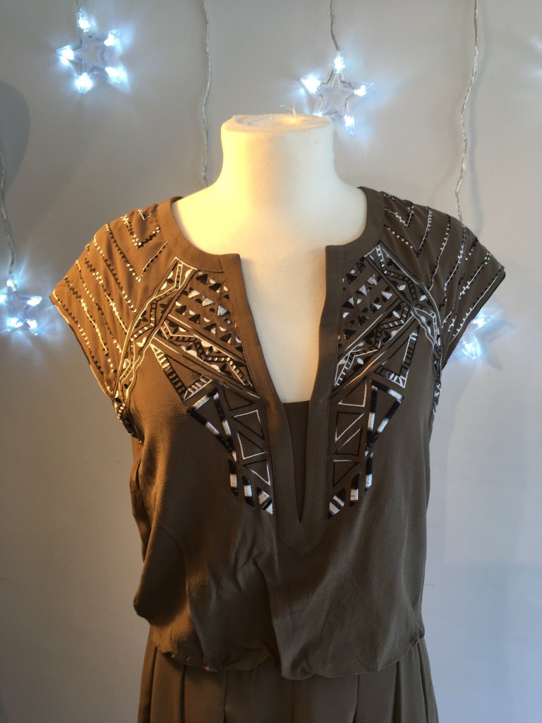 nowitsallabout's tweet image. New in❤️various Zara &amp;amp;Reiss items ❤️Prada sunglasses 🕶❤️Yellow Reiss clutch bag❤️Patrick Cox shoes fabulous ❤️ plus many High Street must haves ❤️ see you there for a Gin and a chat ❤️ #Redhill #preloved #StyleFest