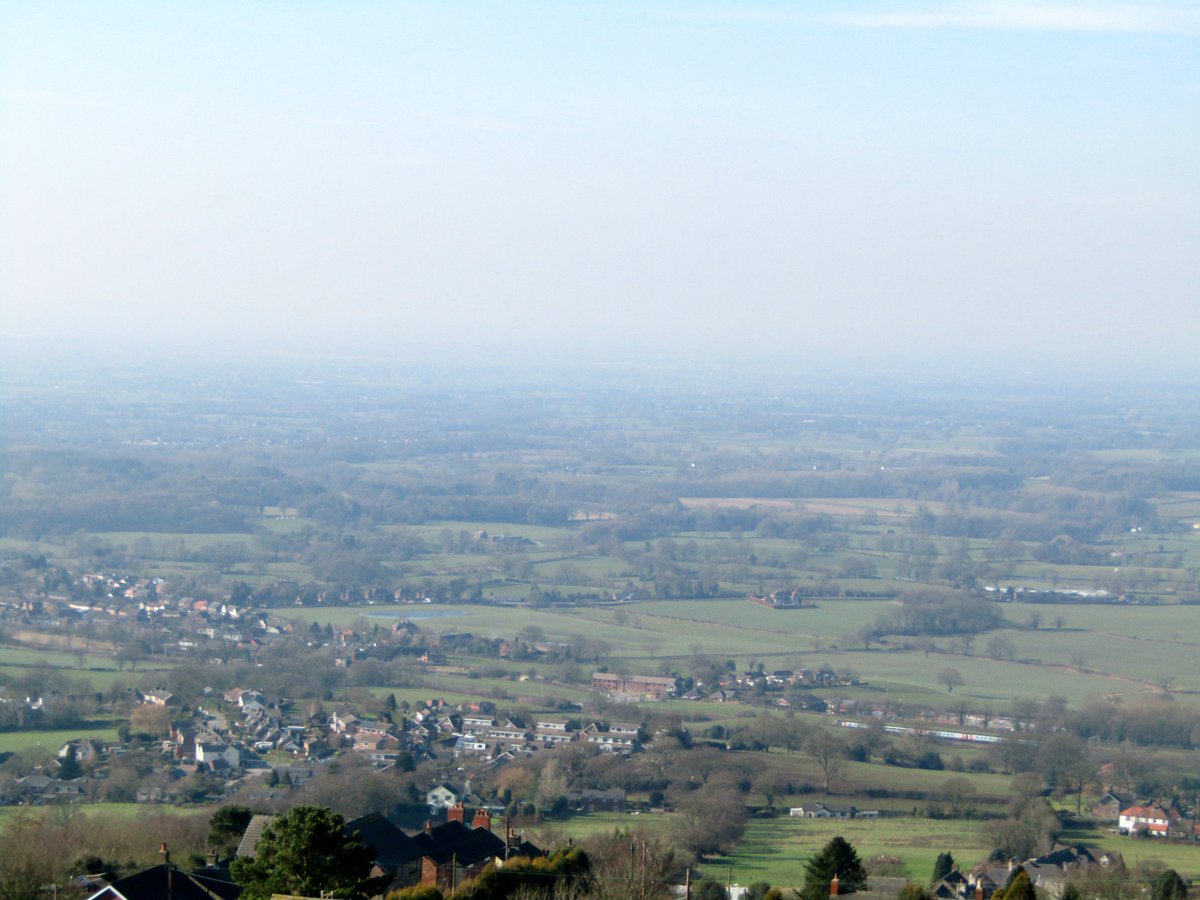 Beautiful views at #MowCop Castle in #Cheshire! Less than 10 minutes drive from #LittleMoretonHall 🏰😍 @NTlittlemoreton @NT_NorthWest <a href="/VisitCheshire/">Visit Cheshire</a> #VisitEngland #VisitBritain #LoveGreatBritain <a href="/VisitEngland/">VisitEngland</a> <a href="/VisitBritain/">VisitBritain 🇬🇧</a>
