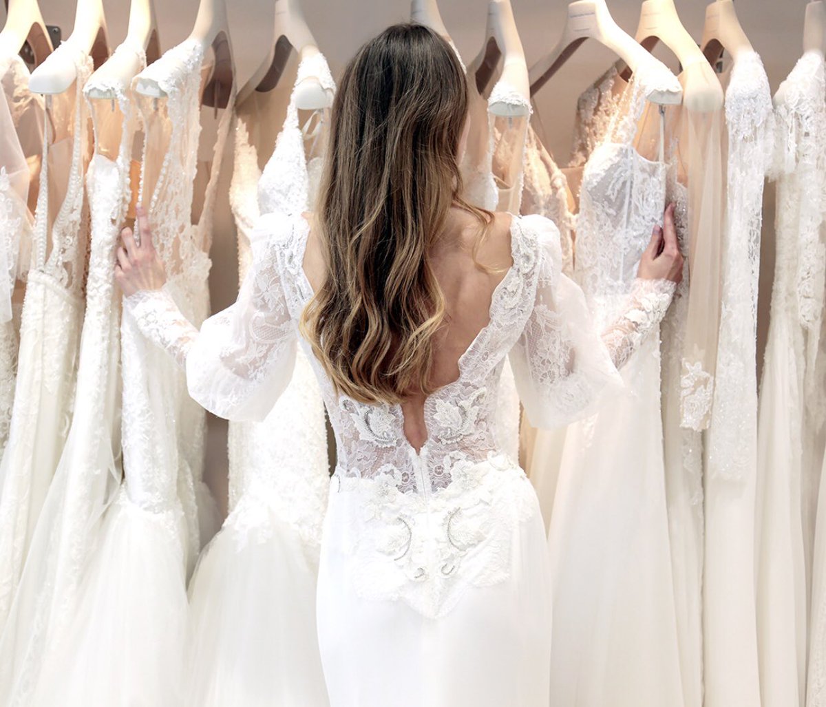 BellaBiancaIL's tweet photo. ALESSANDRA RINAUDO TRUNK SHOW: March 9-10 at Bella Bianca- Chicago. 312.787.2377 to book! #fall2018collection ❤️ https://t.co/lhgGHuTj72