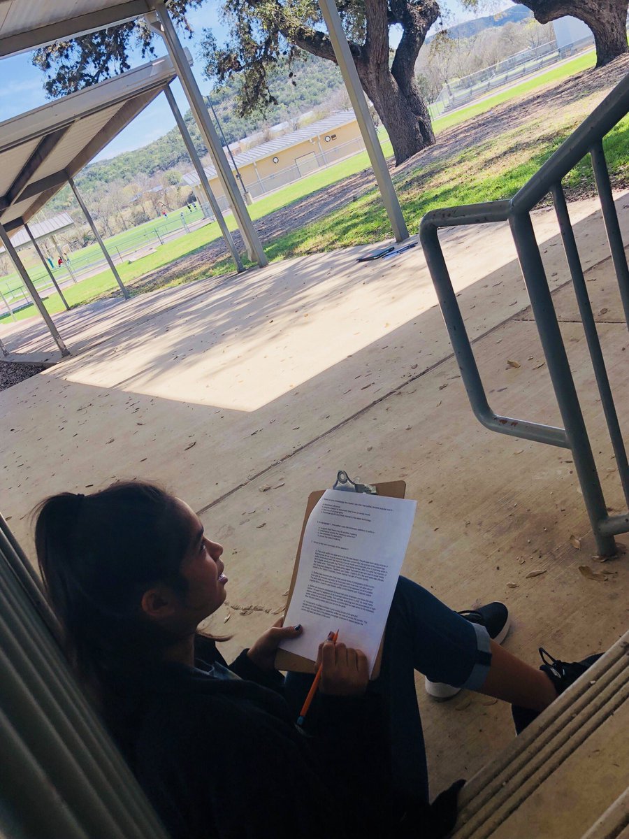 Had to get outside today and enjoy the weather! #clipboards #nonfictiontexts <a href="/kristycastillej/">kristy</a> @AlexHigbyMVMS