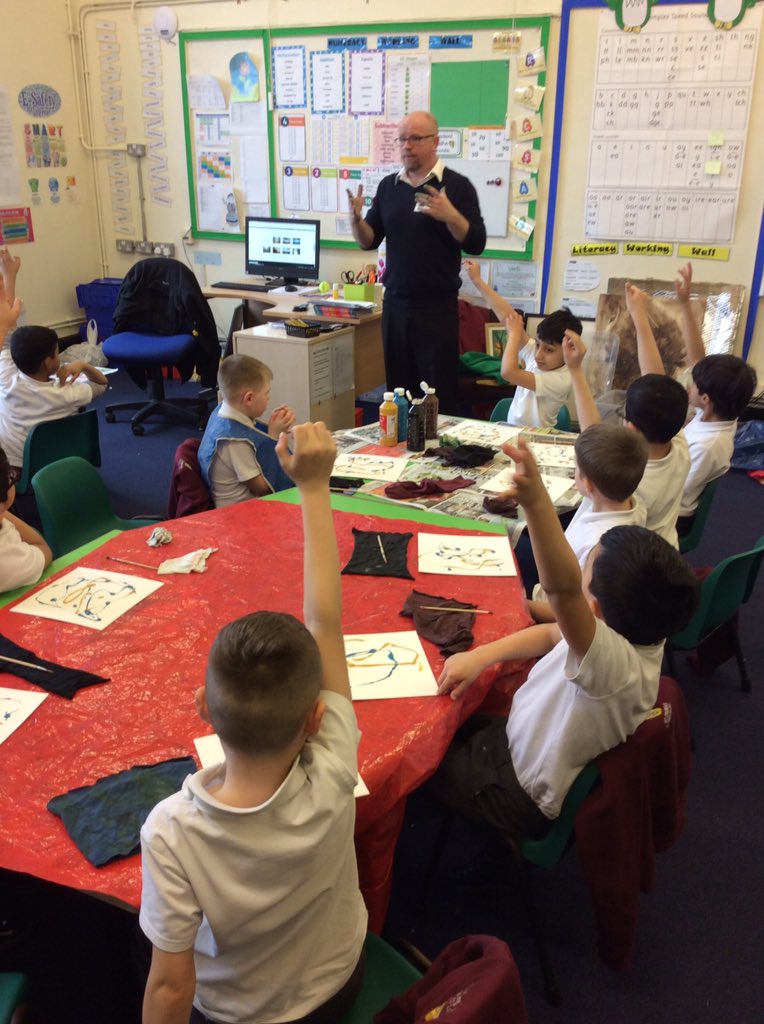 StThomas_CE's tweet photo. Year Three had an extremely enjoyable afternoon painting with the artist @Jamesnaughtart. They learnt many different techniques 🎨👍🏻😀 https://t.co/RrepsPtlI0