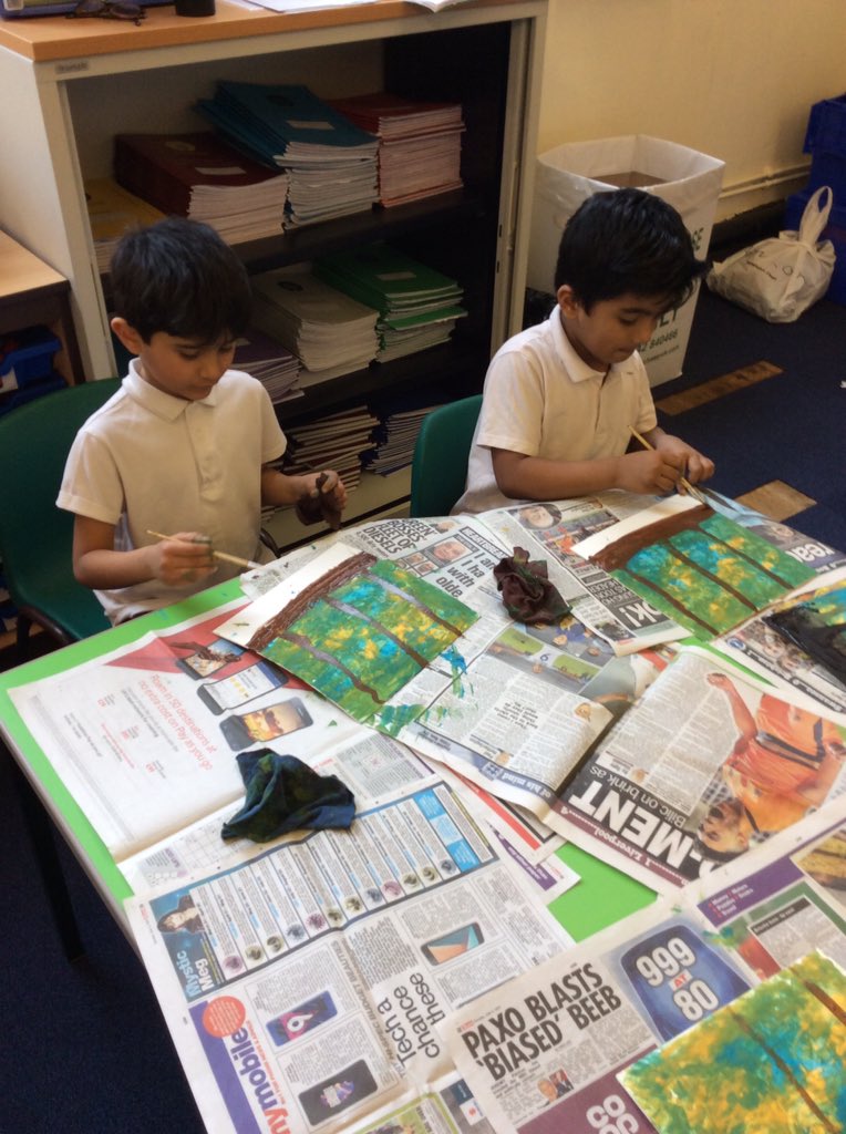StThomas_CE's tweet photo. Year Three had an extremely enjoyable afternoon painting with the artist @Jamesnaughtart. They learnt many different techniques 🎨👍🏻😀 https://t.co/RrepsPtlI0