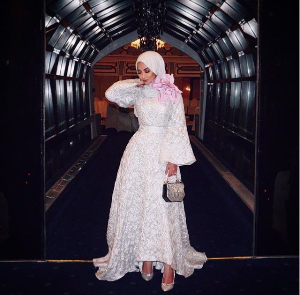 Another beautiful outfit by <a href="/sohamt/">soham toprani</a>, she looks effortlessly elegant 
#dress #Modest #Fashion #style #trendy #elegant #blogger #WhiteDress