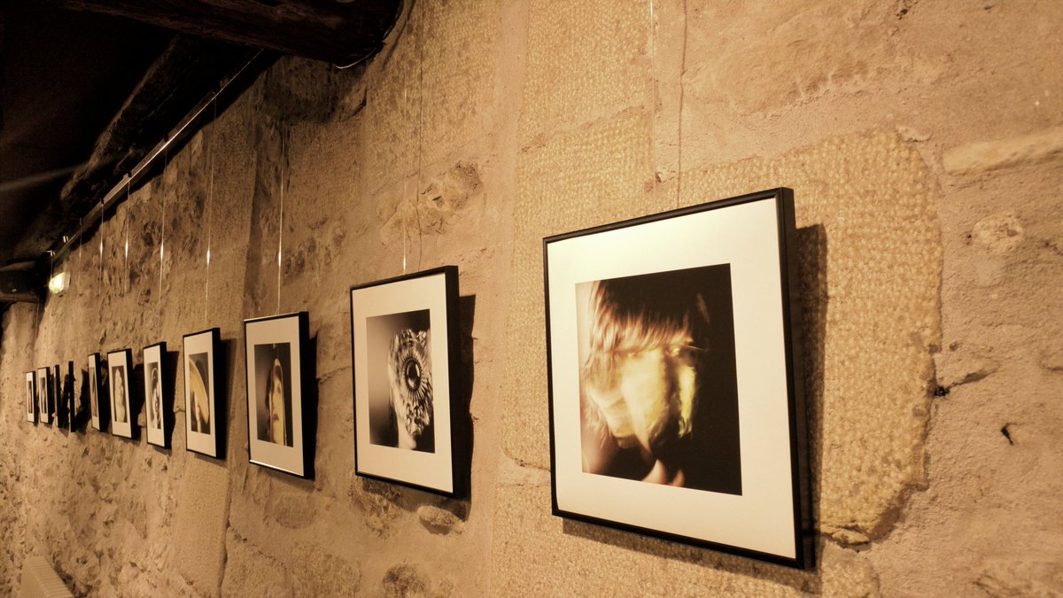 F O T O S I N T E S I A prest. Fotosintesirako prest. Bihartik aurrera, Errenteria-Oreretako Xenpelar etxean. Inaugurazioa, 9an 19:00etan. <a href="/HerriBizia/">Errenteria Herri Bizia</a> #fotosintesia #fikziozkopaisaiak #autoerretratuak #errealitateberriak  #mugimendua #berdintasunkontseilua #errenteria