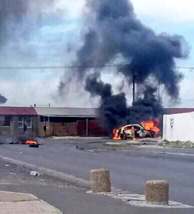 AthiMtongana's tweet photo. IN PICTURES 

Post office alight. Sassa vehicle was also torched.
 In Gugulethu Ny1, Ny6 and Ny108

#GugulethuProtest 
#LandInvasion 
#LandProtest 
#GugsProtest https://t.co/XLMid6nRrh