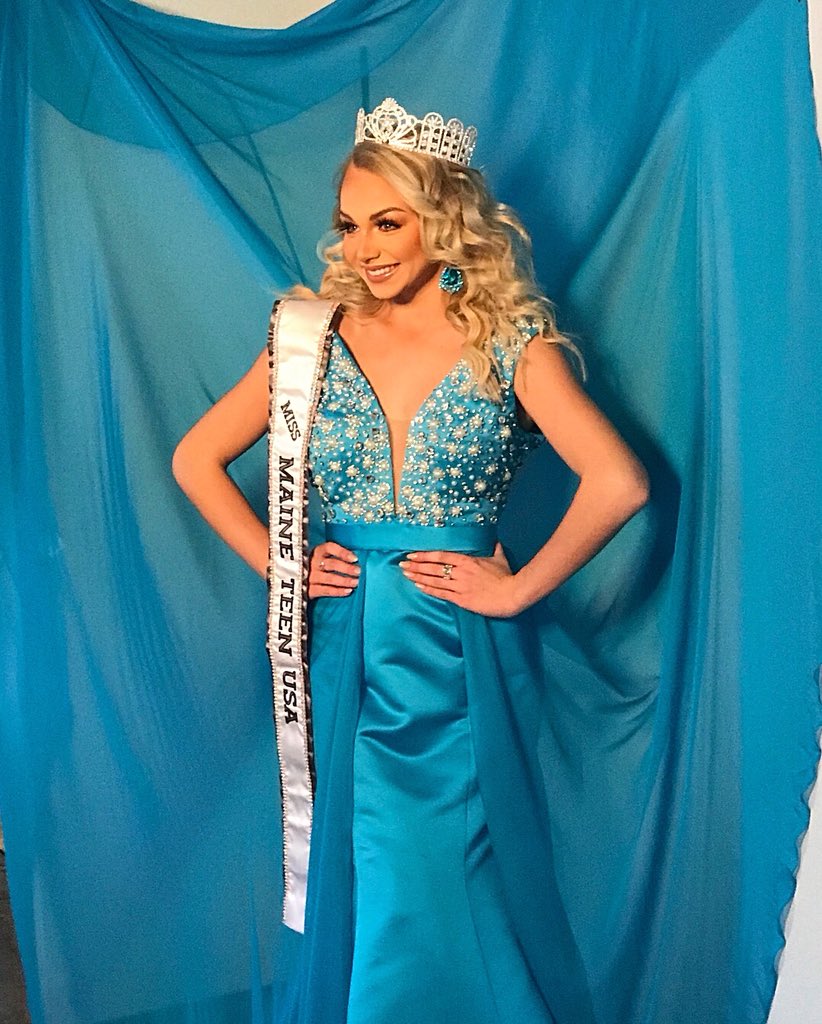 missMEteenusa's tweet photo. It’s #NationalDressDay !! Here are just a couple of my favorite @ASHLEYlaurenME dresses! @ASHLEYlaurenME is the founder of #NationalDressDay and is the designer of my winning state gown! Share some of your favorite dress memories with us for #NationalDressDay !💙💕❤️ https://t.co/bAs8smxL82