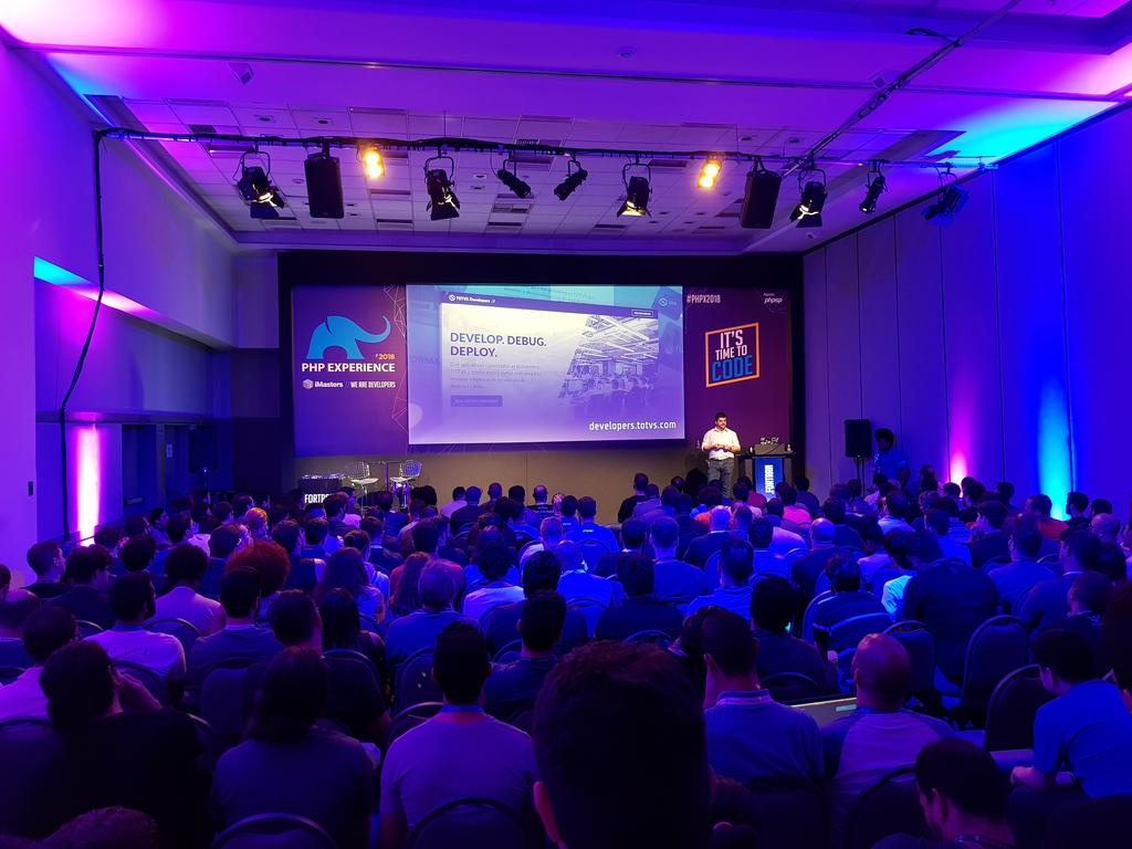 ETTBrasil's tweet image. Encerrando as palestras, @duodraco mandou muito, na sua primeira palestra no #phpexperience, ao falar sobre comunicação entre sistemas!

Show @iMasters! Belo evento!

Vamos conversar sobre os assuntos? Estamos à disposição para um bate papo.

#PHPx2018 #EnterprisePHP #ettbrasil