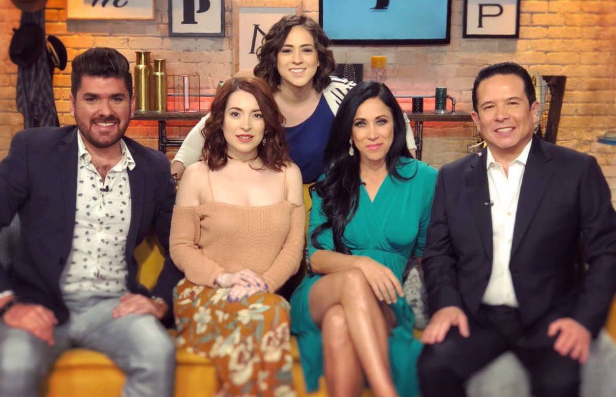 LaFlawers's tweet photo. ¡Equipo Fregón!😘 falta la foto de #cacheteconcachete😜 @gainfante @monanoguera @Alexialmeida_L @MichRubalcava @imagentvmex @deprimeramano https://t.co/vZ8fVCgcn7