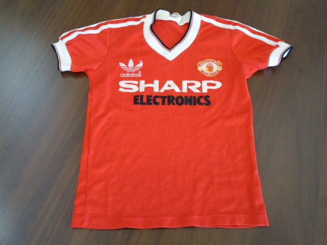 toy_toys_shirts's tweet photo. proper football, proper vintage @ManUtd @ManUtdReport_ @adidasUK ORIGINAL 1983 #SharpElectronics sponsored home shirt FOR SALE NOW https://t.co/M5g9E5L19Y https://t.co/qRQ7f6rXhz