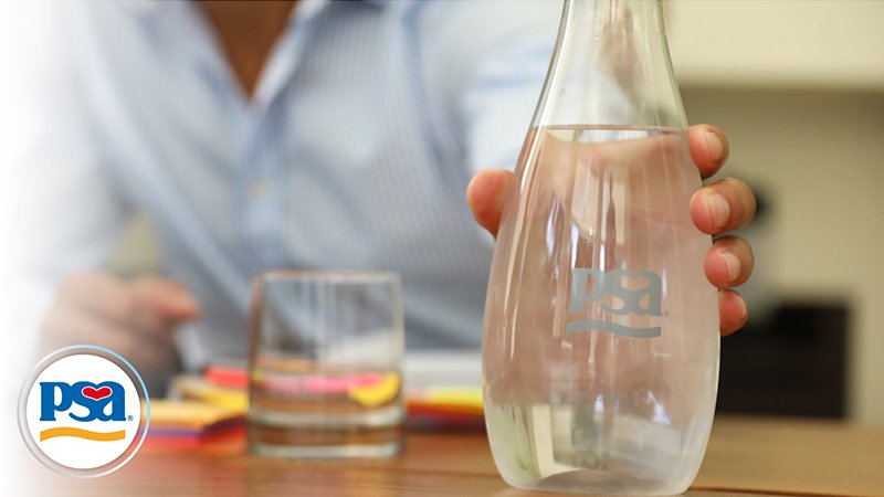 PSAVida's tweet photo. Llevá tu botella de litro PSA a todos lados, es muy práctica y te mantendrás hidratado todo el día. Pedila:  https://t.co/U486CR26hC #BotellaPSA #TomaAgua #TomáAguaPSA #PSAesVida #PSAesSalud #Hidratación https://t.co/ybKLzCvBCY