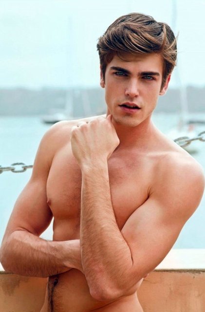 Selam ben emre Alanya Merkezde yaşıyorum 27 yaşındayım Pasifim