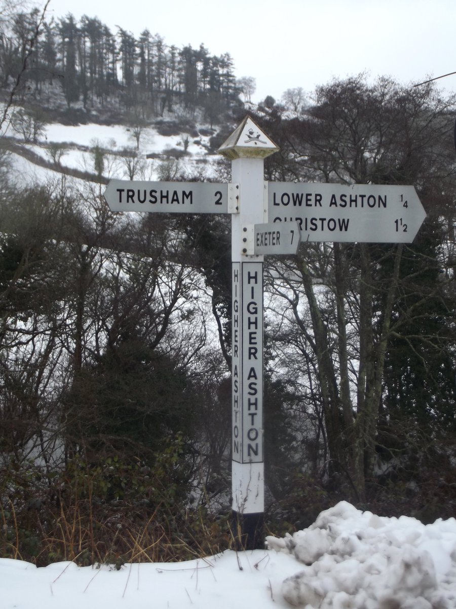 RHdesignedit's tweet photo. A stroll through the Teign Valley at the weekend #snow #robin #countryside #Dartmoor #Devon #landscape #WinterWonderland https://t.co/FZbHKbrwbm