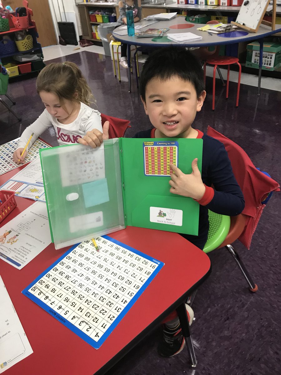 POBMrsDiener's tweet image. Using a #100chart to find 1 more, 1 less, 10 more and 10 less. #scaffolding #MathManipulation  @ParkwayPOB @Sezgregnyc @msgentilePOB