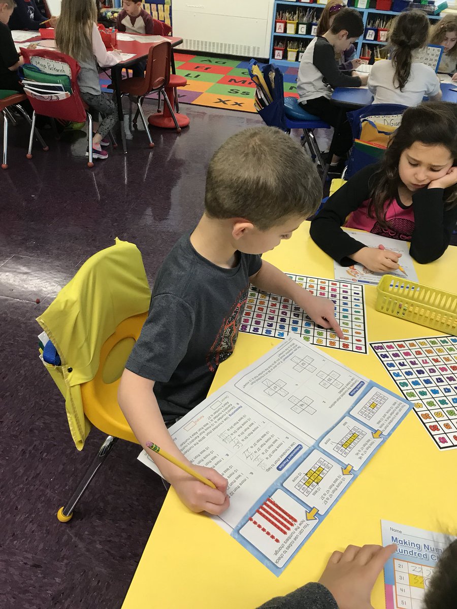 POBMrsDiener's tweet image. Using a #100chart to find 1 more, 1 less, 10 more and 10 less. #scaffolding #MathManipulation  @ParkwayPOB @Sezgregnyc @msgentilePOB