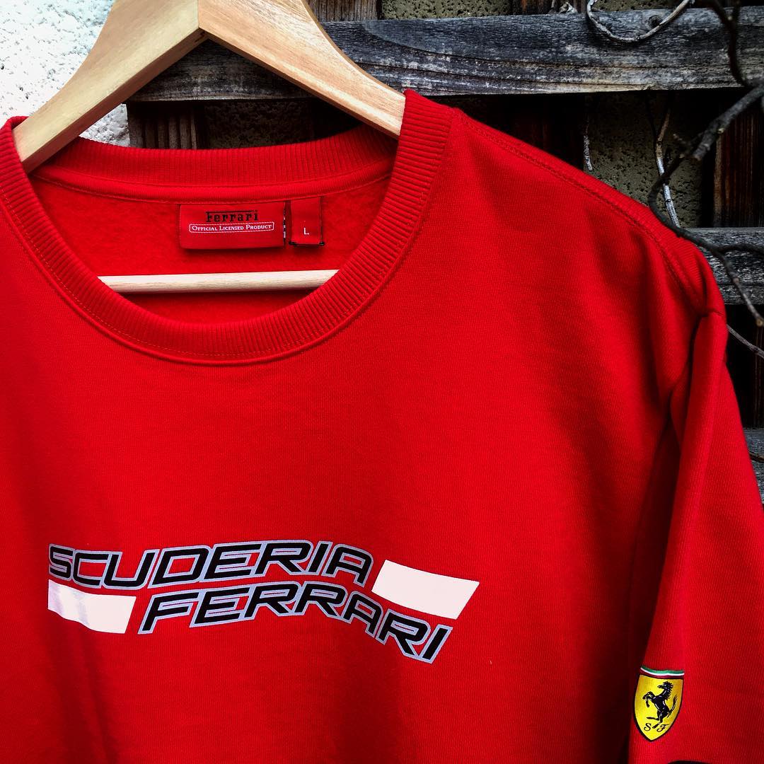 LestyVintage's tweet photo. 🔥🇮🇹 FERRARI SWEATER 🇮🇹🔥 https://t.co/lzZr9AAbsd #newclothes #vintageclothing #retro #retroclothing #vintagesale #depop #lestyvintage #ferrarisweater #Ferrari https://t.co/DOZI3G6wh6