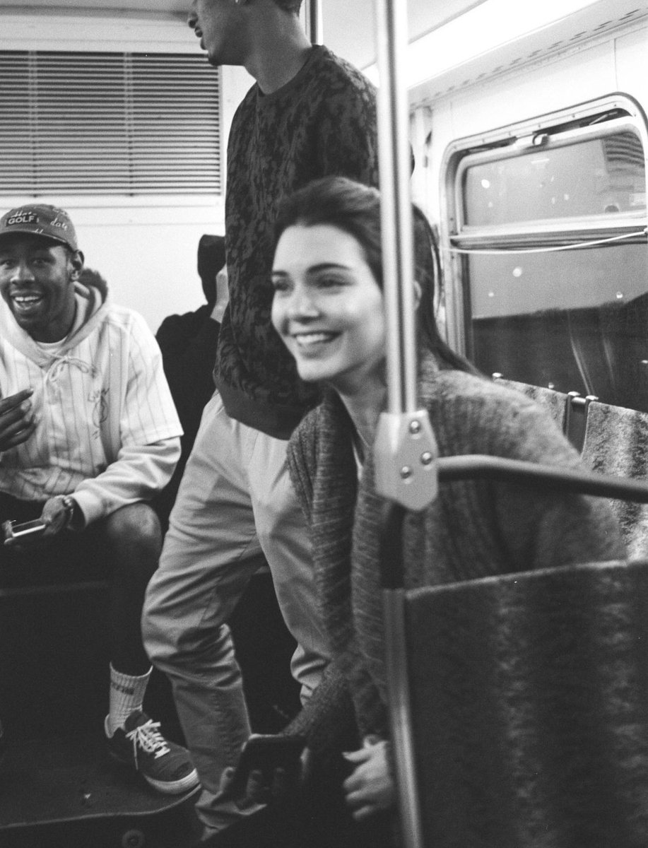signofkendall's tweet photo. Do me a favour &amp; never stop smiling EVER 💓 @KendallJenner https://t.co/O9tFvVep0e