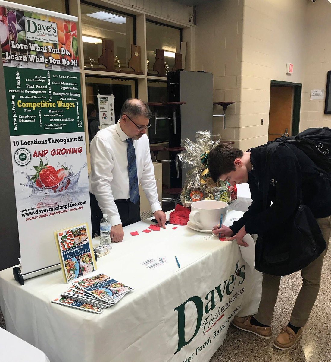 HendrickenHawks's tweet image. Hawks are ready to work! The Hendricken Summer Job Fair, sponsored by @RhodyBeat, is in full swing, and the boys are ready to connect with local employers. 

Many thanks to this year’s participating companies and organizations!