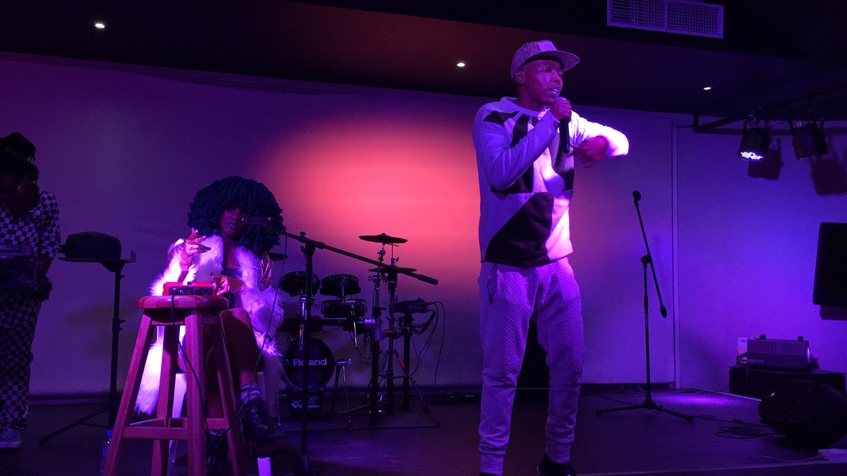 sjbosslady's tweet photo. @MoonSanelly on #liveAndrewired @Yfm performing with @JayCubed_SA tune in on 99.2 ๐ฅ
#liveradioperformance # https://t.co/tPKTbeQ70r