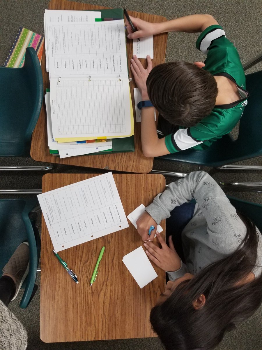 GriffinMSGators's tweet photo. Students in Mrs Lee's class learn biology key terms through an activity of their choice. #gatorscience https://t.co/BVoWSz2XXv