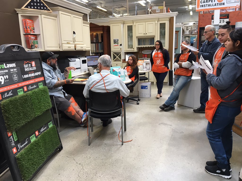 CanogaDepot's tweet photo. Specialty Tuesday with @AstroLawnLA to increase awareness and drive pipeline for this upcoming season 🤑@D174Dsm https://t.co/UQjawnRPhZ