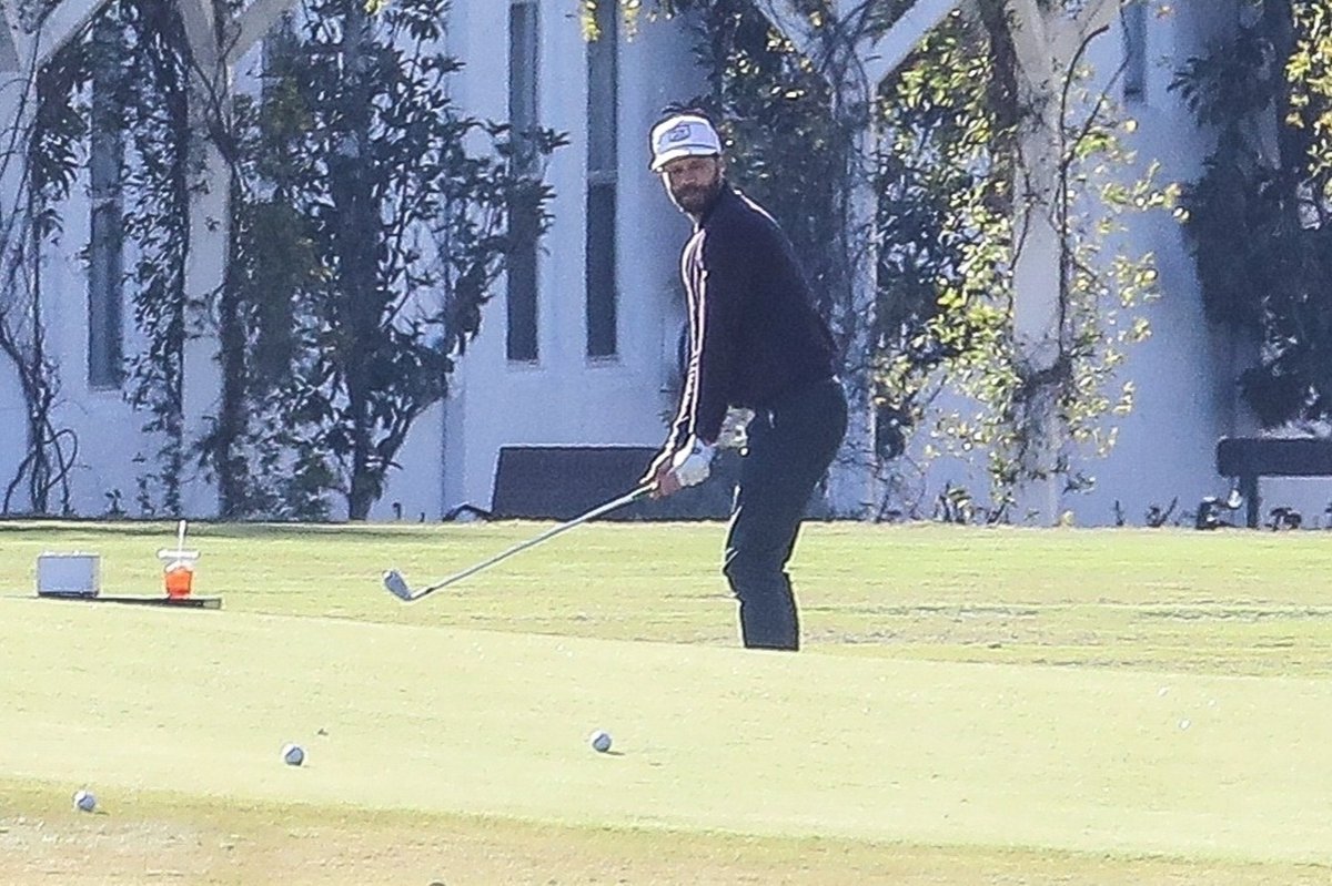 RoratoSilvia's tweet photo. #JamieDornan #GreatGolferInAction #StyleSoPerfect #GolferVeryFantastic ποΈββοΈ #LosAngeles Thanks so much @JamieDornan_org @EverythingJDcom @Jamie_DornanCan @OhMyFifty https://t.co/ux3MMvIDS6