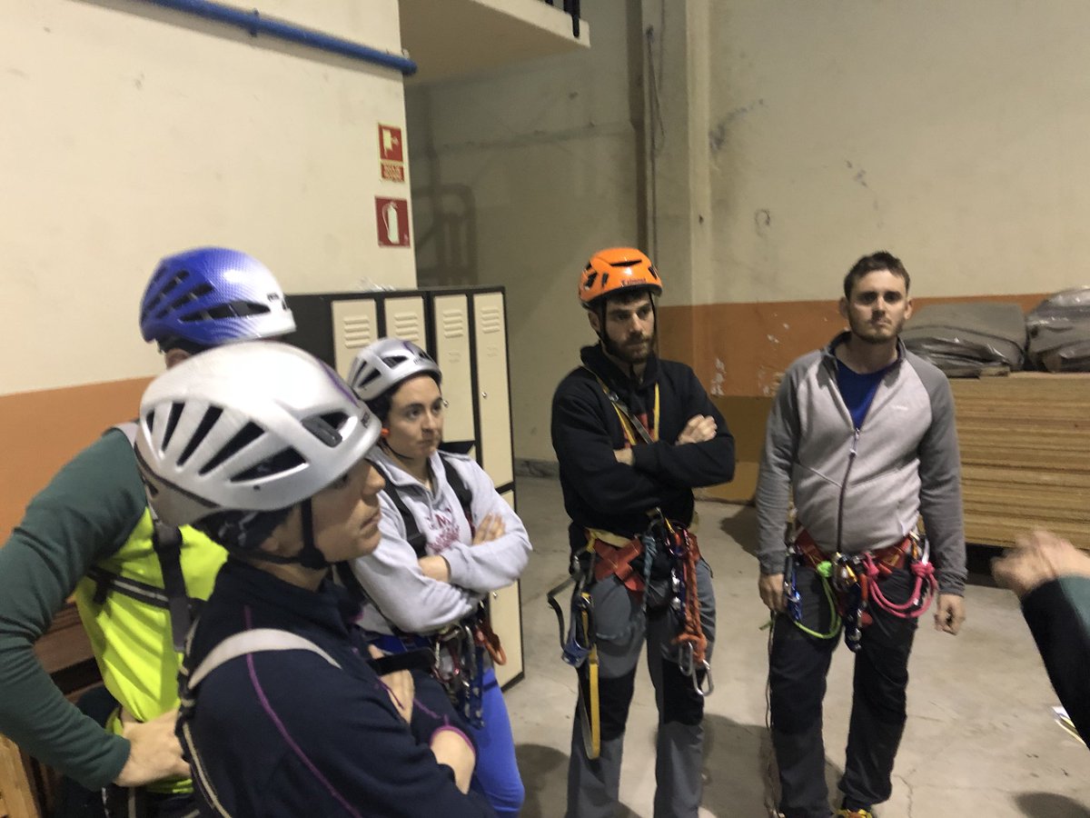 mrescateunizar's tweet photo. Tras un par de días intensos con las pruebas de nivel, ya está en marcha la parte de #Rescate y #Autorescate con la @guardiacivil #CAEM formation 🔝Equipos de rescate medicalizado @FCSD_Unizar @CampusHuesca @unizar @DPHuesca @aytohuesca https://t.co/Upayvg2vDt