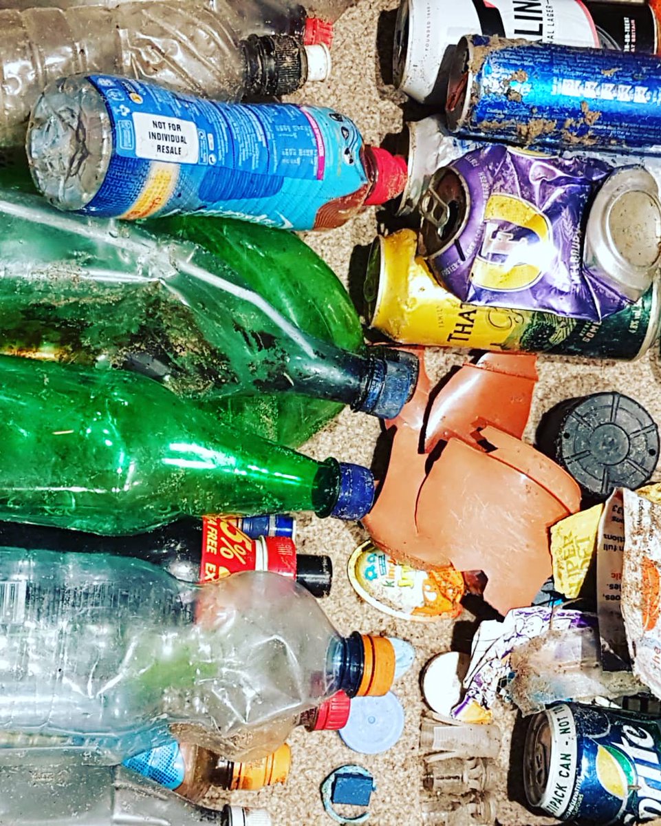 WomblingB's tweet photo. Another big pick up, with some treasures! 🦆🦆 #2minutebeachclean #plasticfree #take3forthesea #balloonsblow  #litterfreecoastlines #5gyres #plasticpollutes #oceanlitter #plasticstraws #SAScampaigns  #marinelittercrisis #plasticducks https://t.co/7XMiGEvVH2