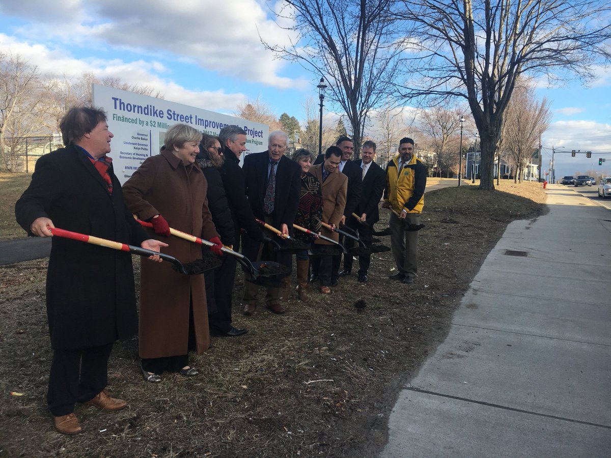 Great to join <a href="/tomtipagolden/">tomgolden</a>, <a href="/repradymom/">Rady Mom</a> &amp; <a href="/CityofLowellMA/">City of Lowell, MA</a> to break ground on Lord Overpass reconstruction. Pleased to have secured $ from MA to unlock massive economic development opportunities in our city
