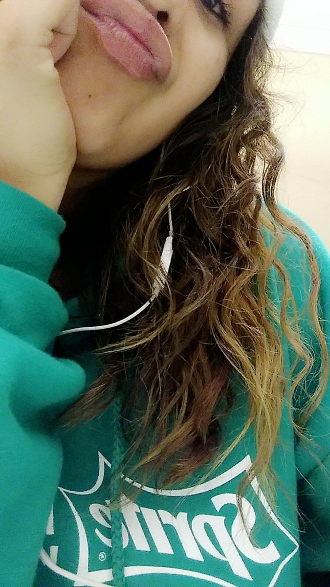 dukhoeli's tweet photo. Sipping bubbly, feeling lovely ๐ฆ
#WannaSprite
#GangGang #SpriteIsLife #TheGOAT #TheCOAT https://t.co/yA38HM7BPU
