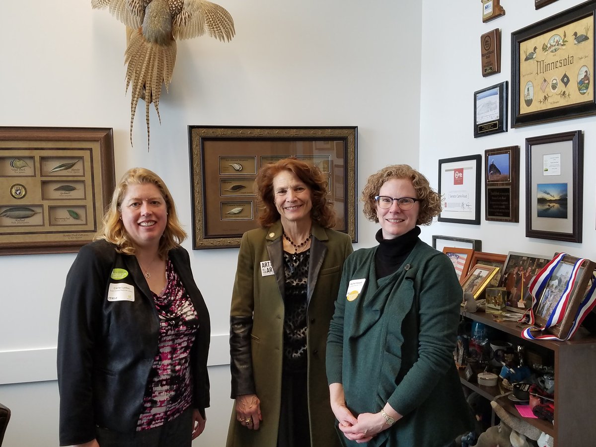 ecrlmn's tweet image. Afternoon visit with Sen. @CarrieRuud at the Capitol. #MNLibLegDay #mnlibrariestransform