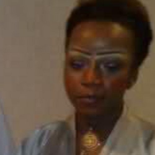 يزيد الغامدي U Tvitteri المعذرة الأخوان ارسلوا يقولون أن الصورة كانت للرائدة السعودية الطقاقة وعد وليس للطقاقة موضي معليش لأن خبرتي قليلة في وجوه المجتمع السعودي الراقي وهذه هي الرائدة السعودية الطقاقة