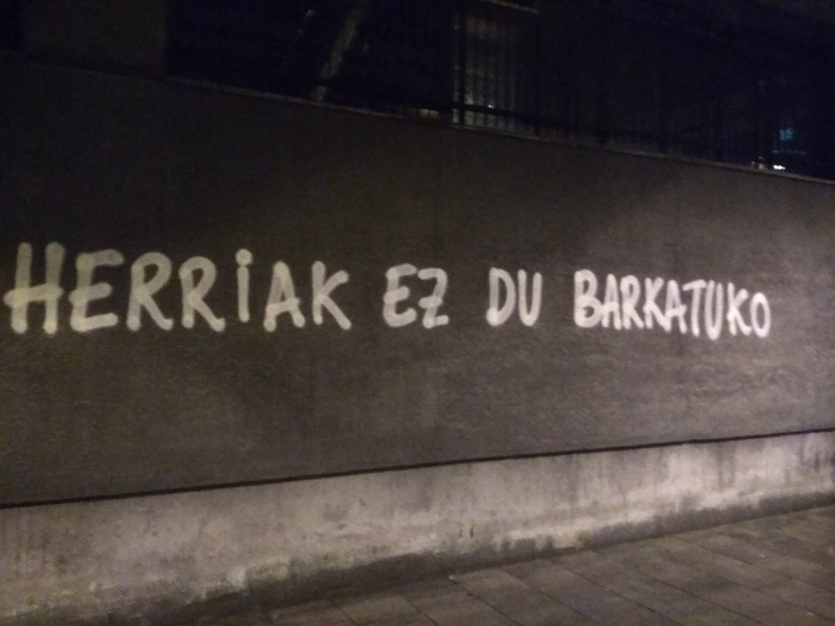 ernaidonibane's tweet photo. Herriak ez du sekulan barkatuko!
#AgurEtaOhoreAntxo #Antxo https://t.co/NEyviKTs3N