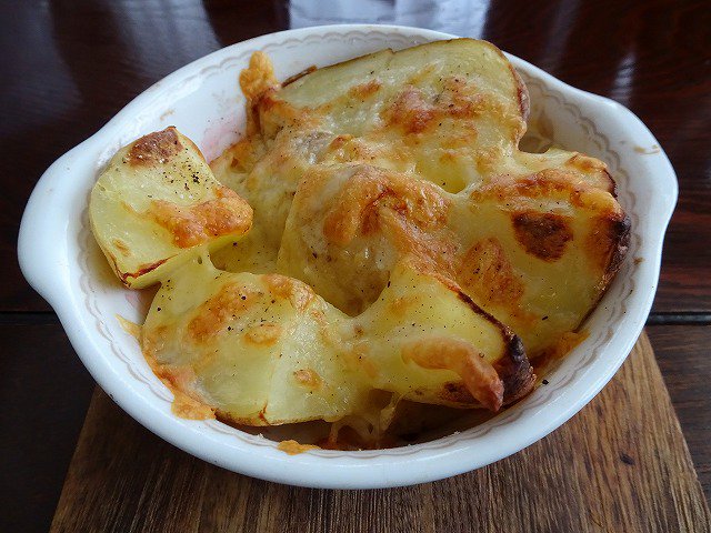 Kunikuni On Twitter 男の自炊シリーズ 新じゃが芋にバターとチーズをのせてレンジでチンしてじゃがバターチーズ Spi食材はエトレバターだけだけど 激旨 Spi は 佐野プレミアムイタリアン の略です 新じゃが芋 チーズ エトレバター バター チーズ