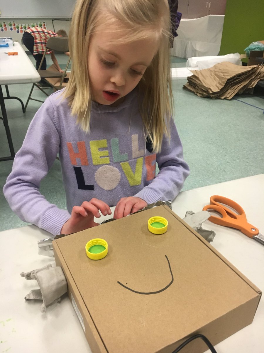 This #scientist is super excited about <a href="/ArtondaleOtters/">Artondale Elementary</a> #STEAM night. #girlsrockstem <a href="/PSDLearns/">JohnHellwichPSD</a> <a href="/psd401/">Peninsula S.D.</a>
