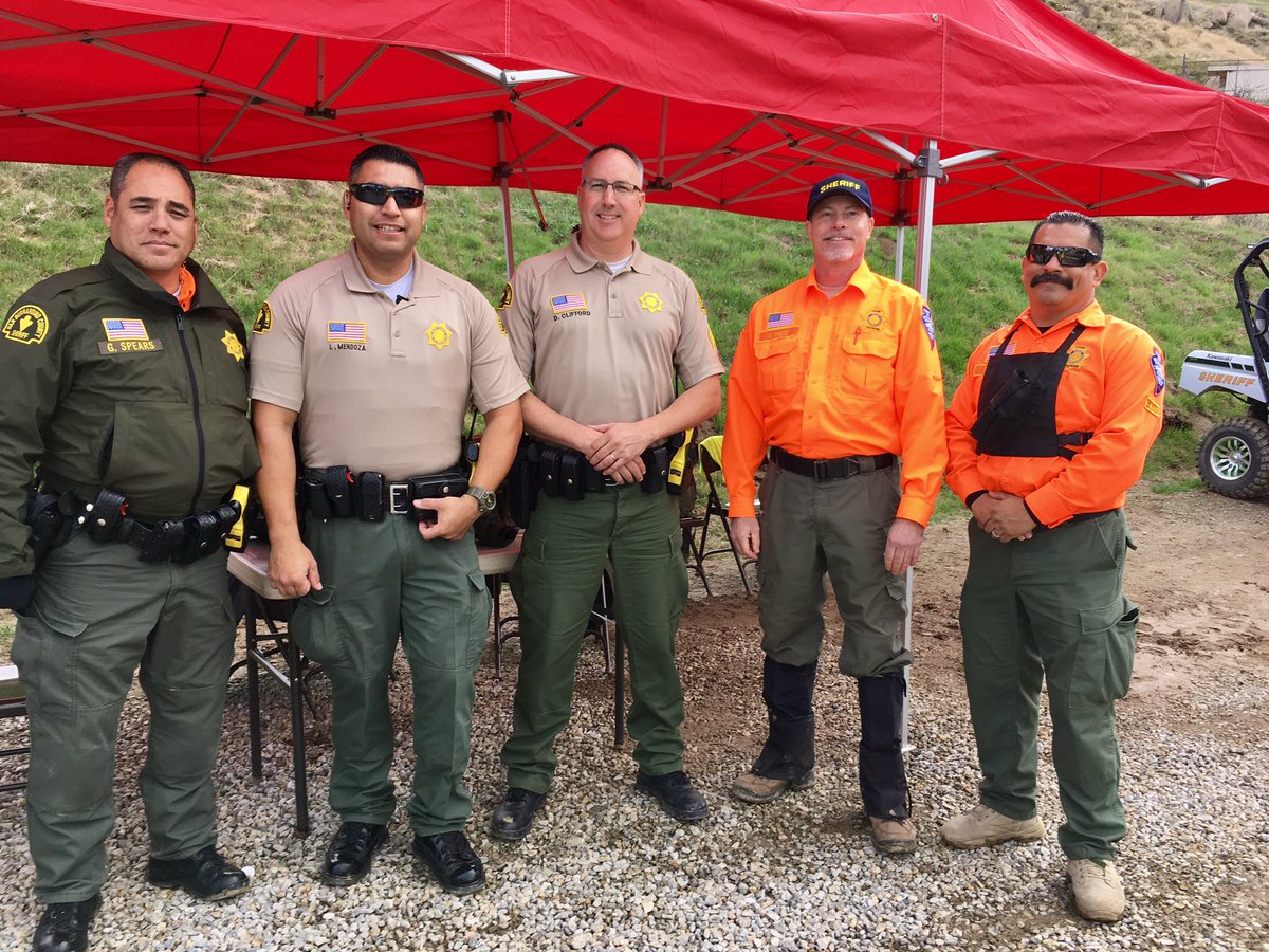 CentralStn's tweet photo. Our Deputies and Citizen's on Patrol having fun this weekend during the Grand Terrace Blue Mountain Hike! https://t.co/lgaHNFbjYV