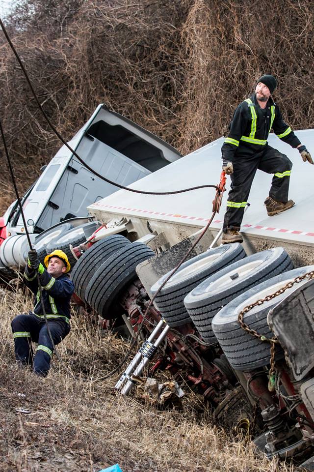 HeavyRescue401's tweet image. The season finale of #HeavyRescue401 starts NOW! Tune in on @DiscoveryCanada