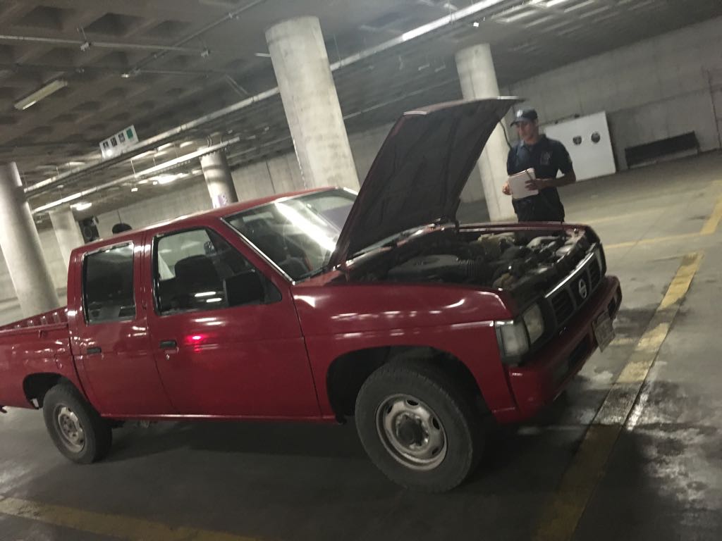 InformateLaguna's tweet photo. #Torreón.- Ciudadanos reportan que el día de hoy fueron  robadas varias baterías de  sus vehículos en el estacionamiento subterráneo de la #PlazaMayor. https://t.co/YQNbo9szKy