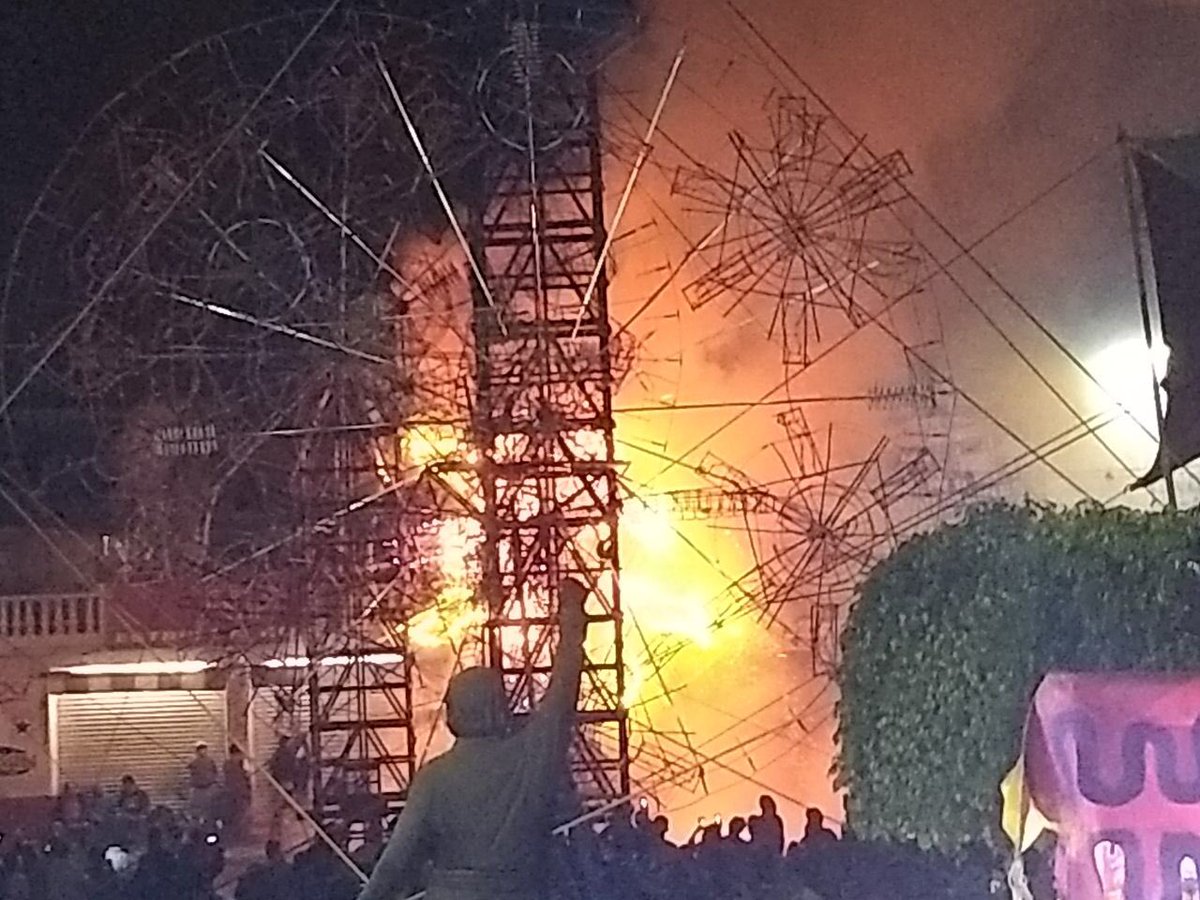 IMEPI_Edomex's tweet photo. Una de las etapas atractivas que viven los pirotécnicos dentro del 1er. Congreso Latinoamericano de Pirotécnicos es disfrutar del arte y tradición de los pirotécnicos Mexiquenses, en la Feria Internacional de la Pirotecnia en el Municipio de Tultepec #Edoméx
#CONLAPI
#IMEPI https://t.co/b8UGi23YIj