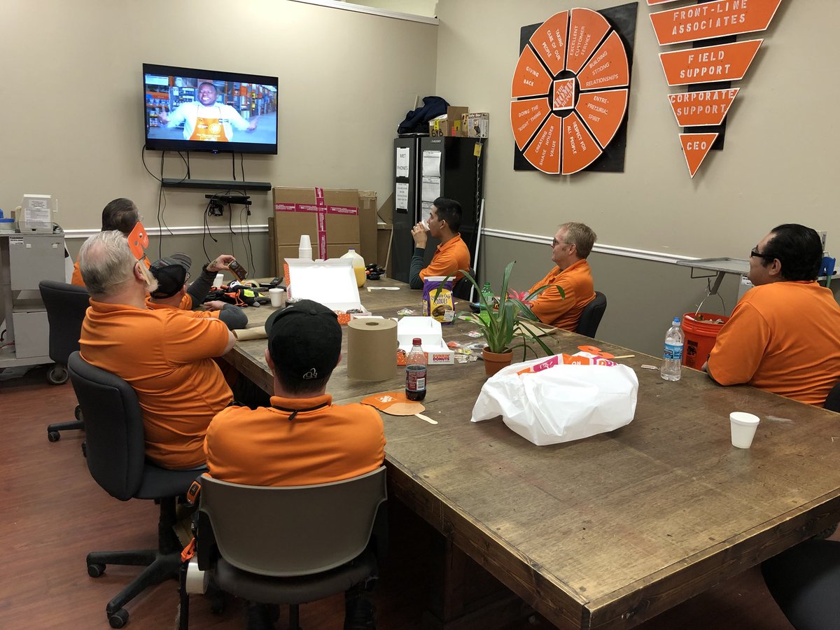 dustint300's tweet photo. Met Team @1957 watching the Met Quarterly Brodcast and celebrating Mets 10 Year’s with Home Depot https://t.co/fGUsO5I4VP
