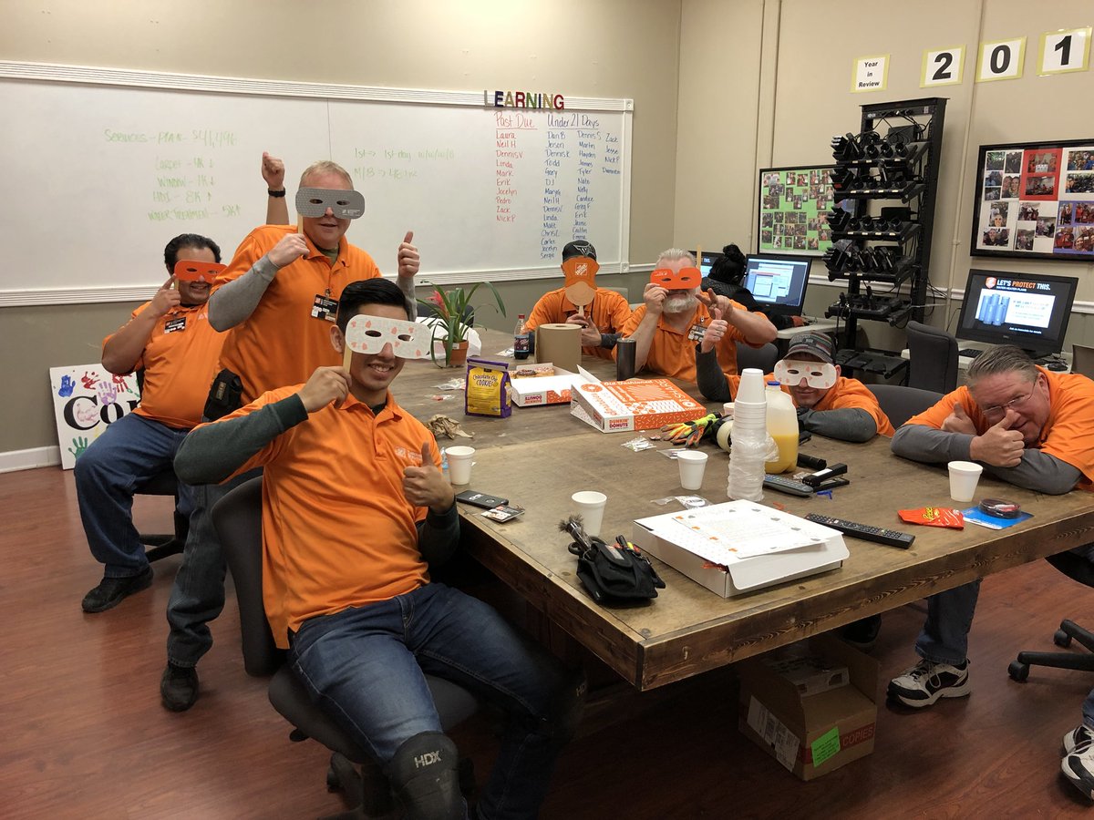 dustint300's tweet photo. Met Team @1957 watching the Met Quarterly Brodcast and celebrating Mets 10 Year’s with Home Depot https://t.co/fGUsO5I4VP