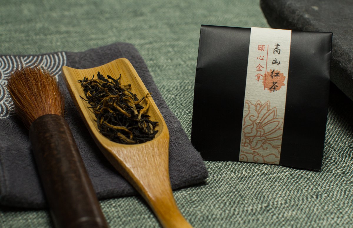 WeiqiuLB's tweet image. I don&apos;t know why I like drinking tea before sleeping time. I clearly know that caffeine in tea will make me awake. I suppose that relate to the love of tea. Will you drinking tea before your sleep time??#FML Tea#Leading organic tea vendor#Tea#