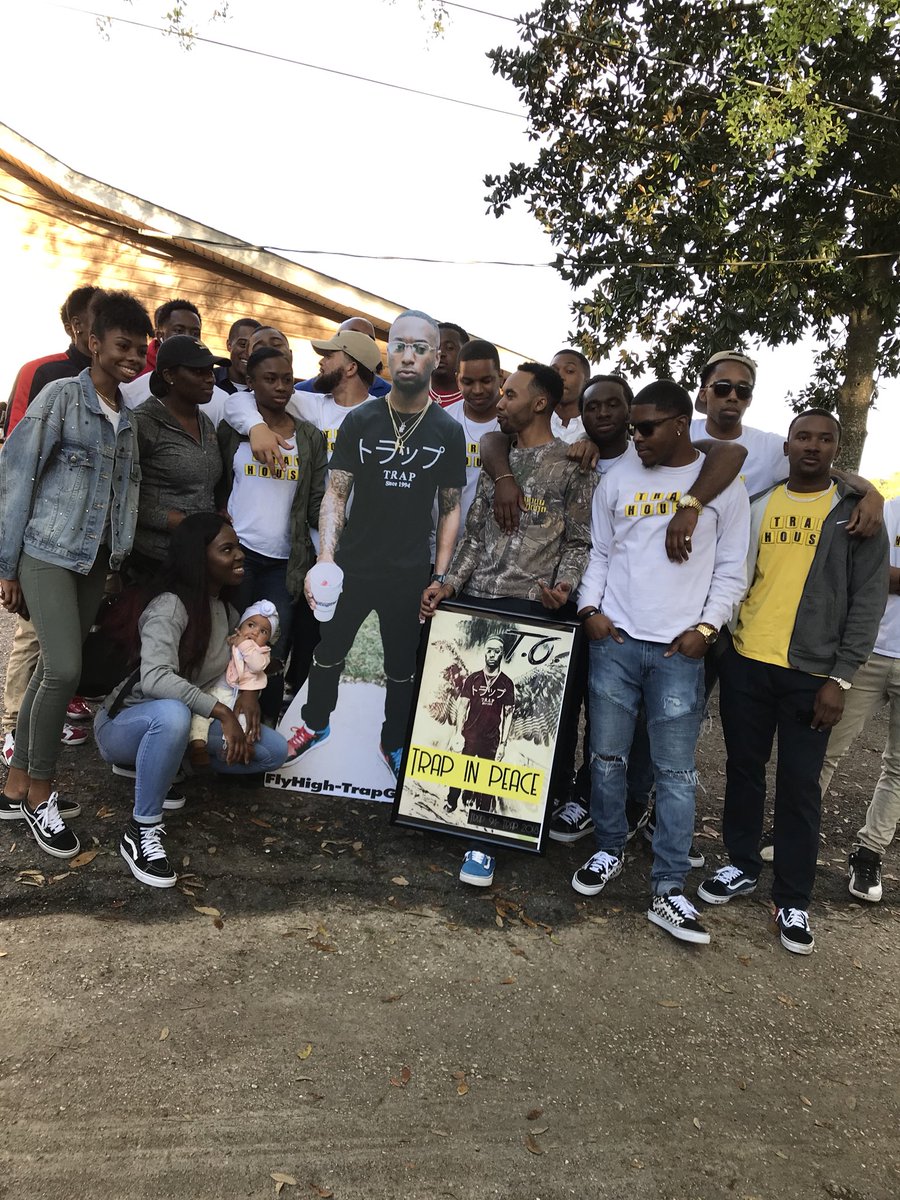 bawsee__'s tweet photo. Forever in our hearts! This just another one of your MIA sessions! #TRAPinPeace โค๏ธ https://t.co/pzG3Wn3ixX