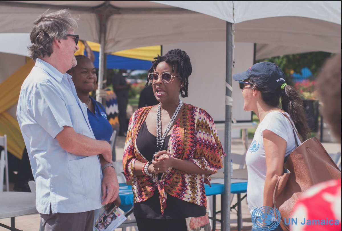 EmprezzGolding's tweet image. LOL Caption this @MarkC1120  #UNWORK