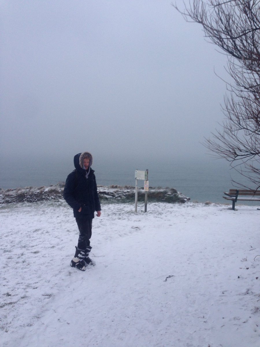 Hannahrodger95's tweet photo. Typical snow day photos #snow #sand https://t.co/WE8qCrEUcX
