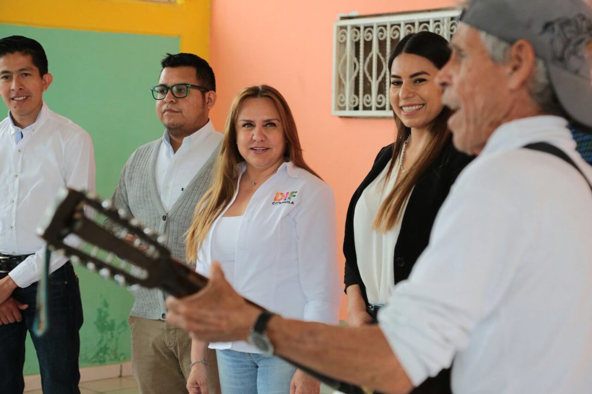 DIFCoah's tweet photo. Conocimos el trabajo que desarrolla el Sistema Municipal #DIF en #Sacramento a favor de su población vulnerable y Junto a la alcaldesa Silvia Berenice Ovalle, @MarcelaGorgon fue recibida cálidamente por nuestros adultos mayores del comedor @mrikelme @docardenas https://t.co/bQeiCYY0NE