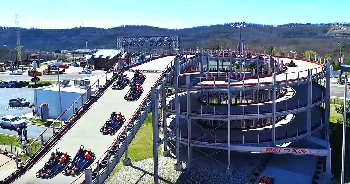 Mario Kart (on steroids) go cart track is on schedule to open in Spring 2018 #Niagara Falls Canada.

youtube.com/watch?time_con…