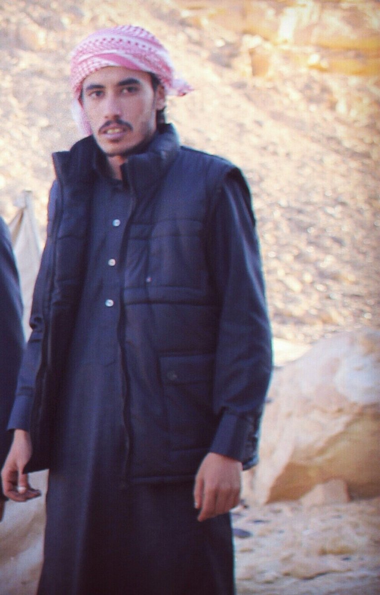 احيان اقول ان الزمن يشبه اعداي 
واحيان اقول ان الكبيره صغيره !؟ 

الحويطي ㅤㅤ ㅤㅤ ㅤㅤ
ㅤㅤㅤㅤ