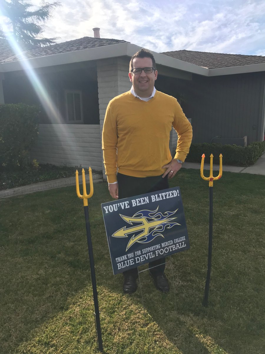 MayorMikeMurphy's tweet photo. I got blitzed by @mercedcollege footblall. #BlueDevilBlitz #IGotBlitzed #IamMerced https://t.co/9qz8sLFzbb