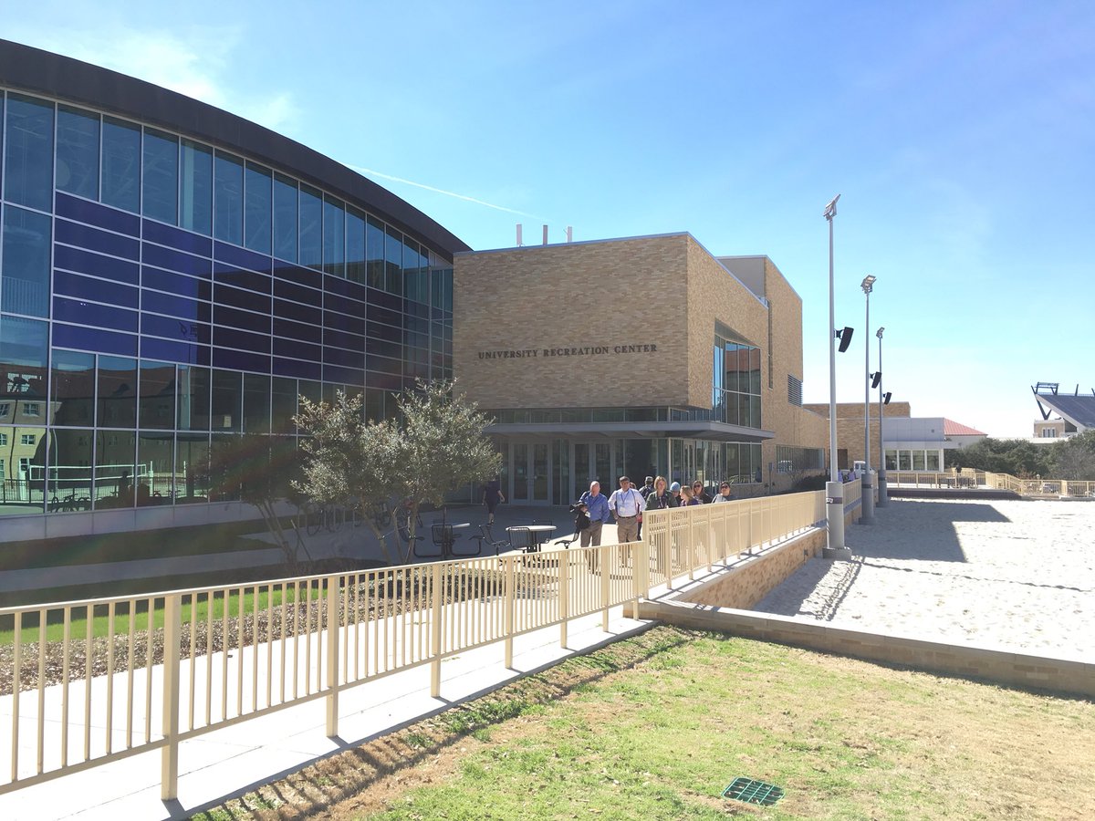 JCarterSays's tweet photo. #MagicInTheMetroplex @TCUAdmission @HeathEinstein Engaged, enthusiastic, &amp; spirited students and staff. D1 sports, inclusive community, with phenomenal facilities and excellent academics. I’m a believer. 💜 https://t.co/GGpCslOjgV