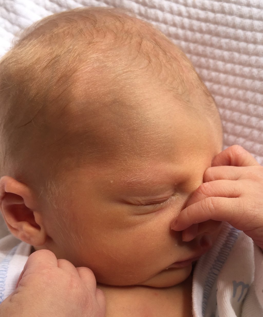 mumsdoc-on-twitter-help-my-newborn-sleeps-all-day-and-is-awake-all